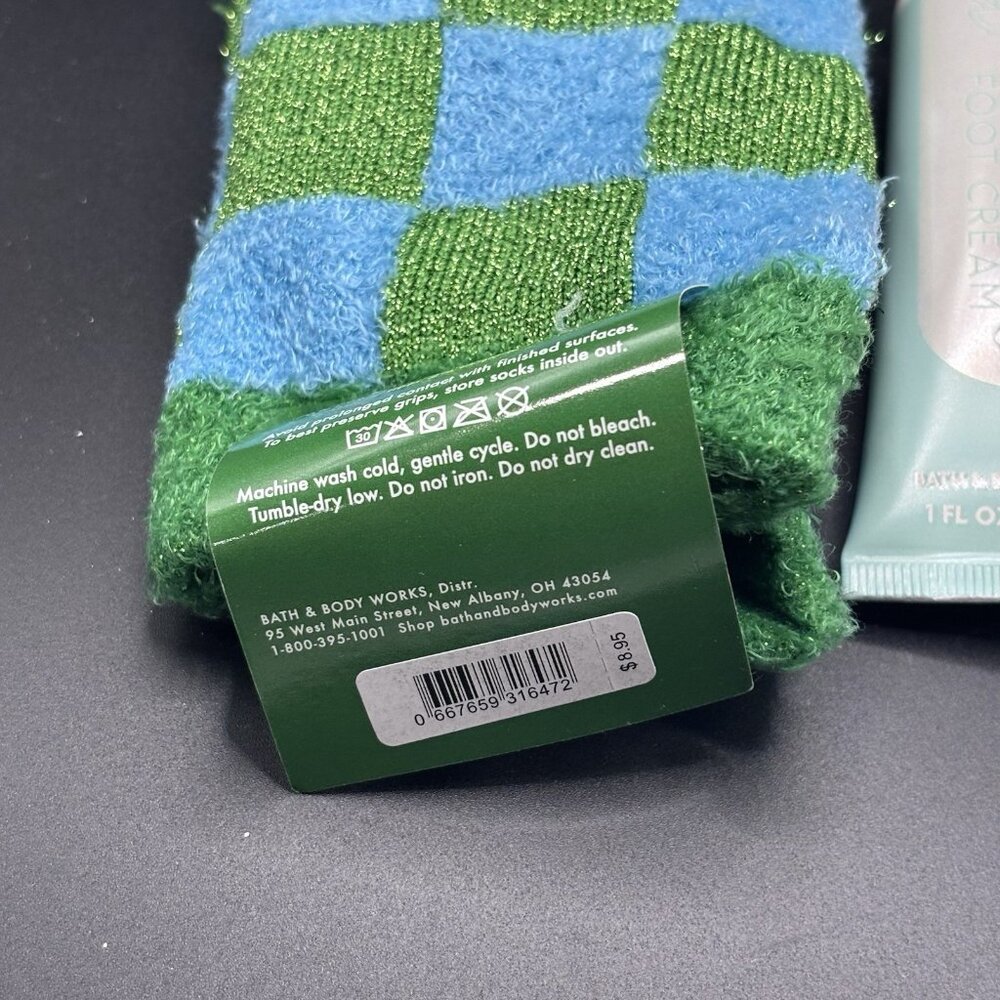 Bath & Body Works Foot Care Routine Gift Set Socks Cream Pumice Stone Christmas - Picture 8 of 14